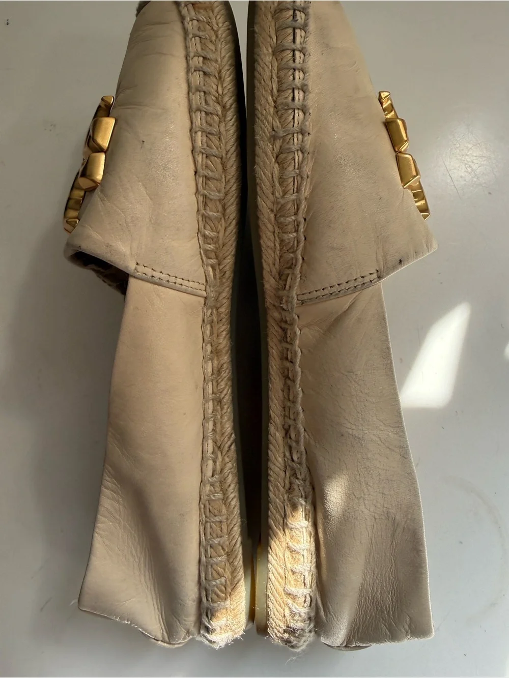 Tory Burch Eleanor size 5 Cream Leather Espadrille Flats with Gold Logo Emblem